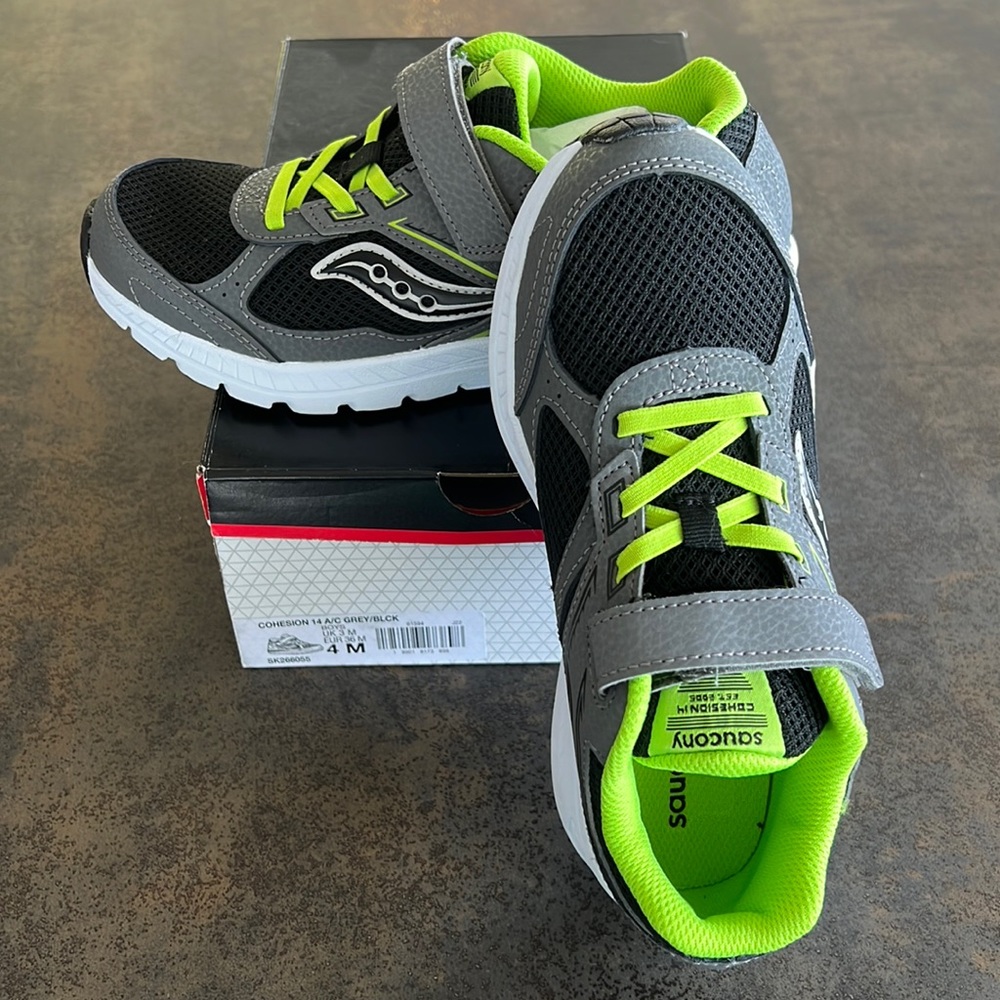 Saucony Cohesion 14 A/C Grey/Black. SKU266055. Size 4M Boys.